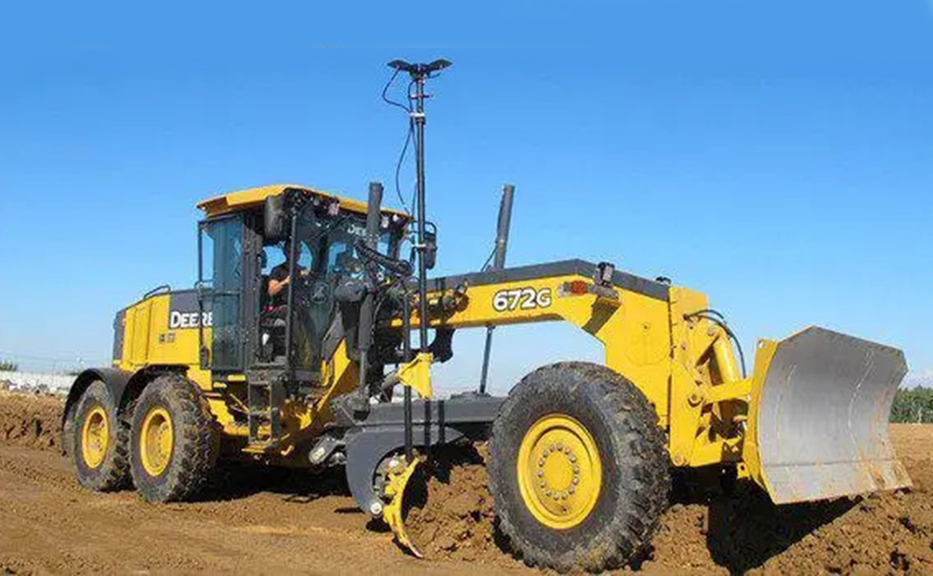 Swivel bearing for graders